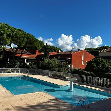 Frejus - Appartement 4 Personnes - Piscine Exterior foto
